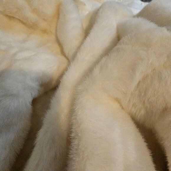 Ann Taylor Loft Sz 4 Faux White Mink Fur Crop Coat Soft Wedding Bride Classic - Picture 10 of 11